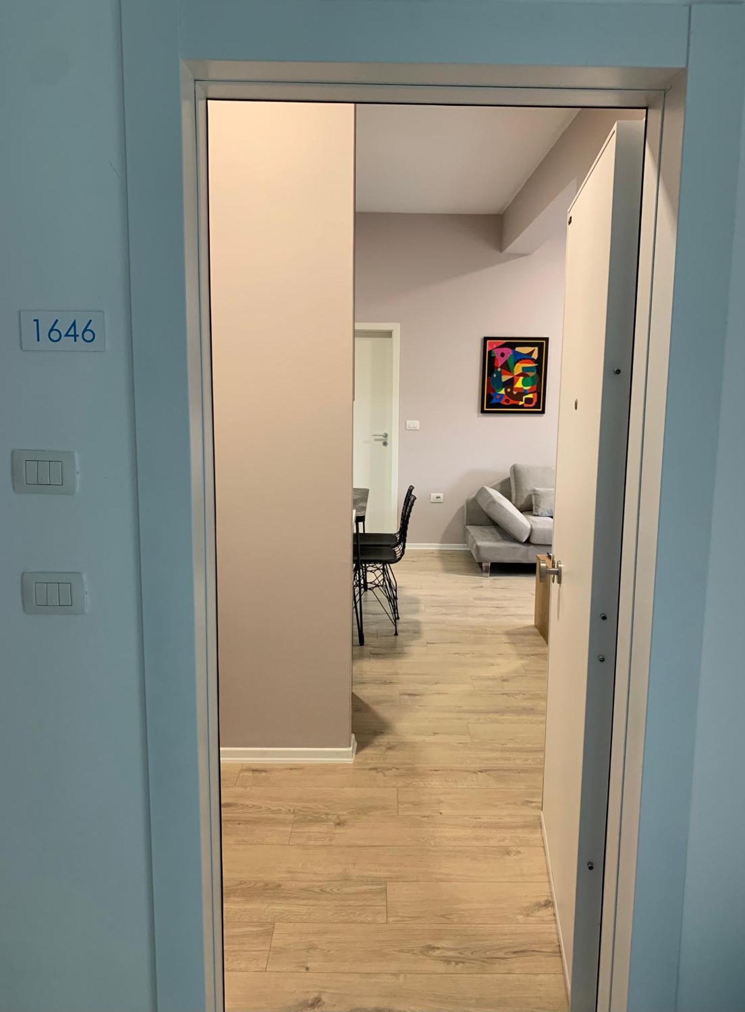 Lovely 1-Bedroom Condo In Tirana Wifi-Netflix-Ac المظهر الخارجي الصورة